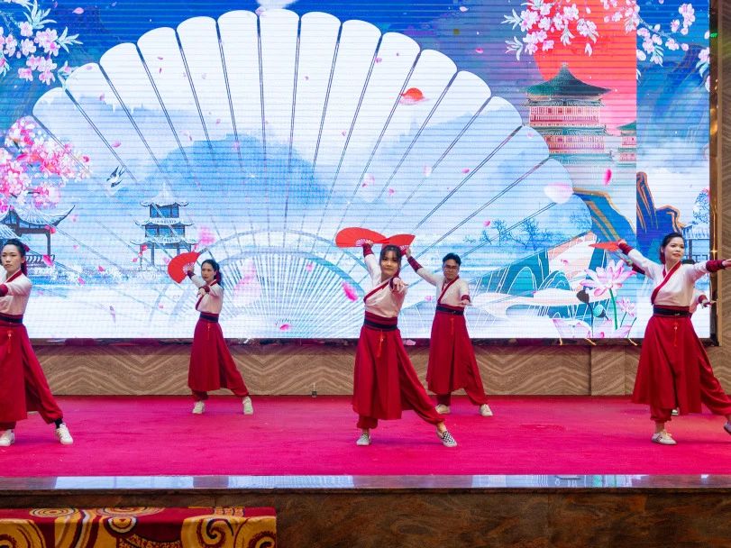 拓路前行·領(lǐng)跑未來(lái) | 集團(tuán)2023年度總結(jié)會(huì)暨2024迎新晚會(huì)圓滿結(jié)束！(圖27)