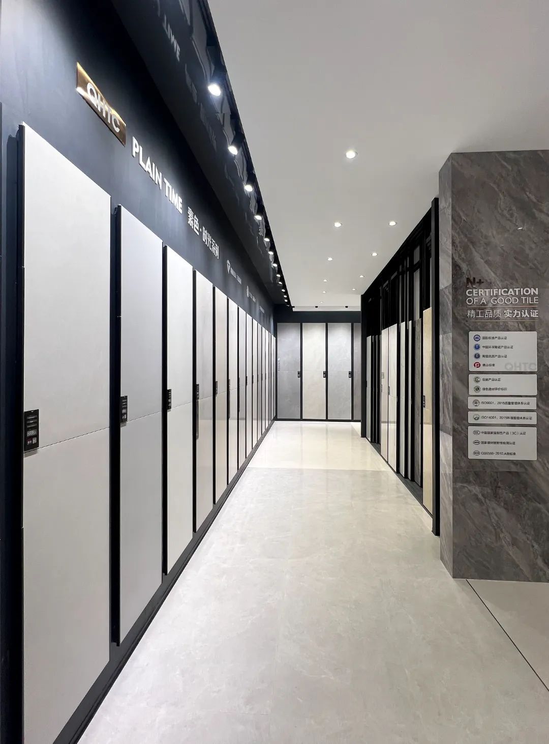 終端風采 | 強輝東陽旗艦店，現(xiàn)代時尚，以素色致敬生活(圖7)