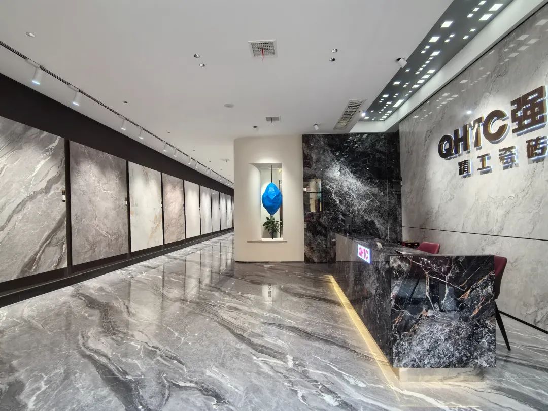終端風采 | 強輝聊城旗艦店，沉浸式體驗現(xiàn)代高端設(shè)計美學(xué)(圖5)