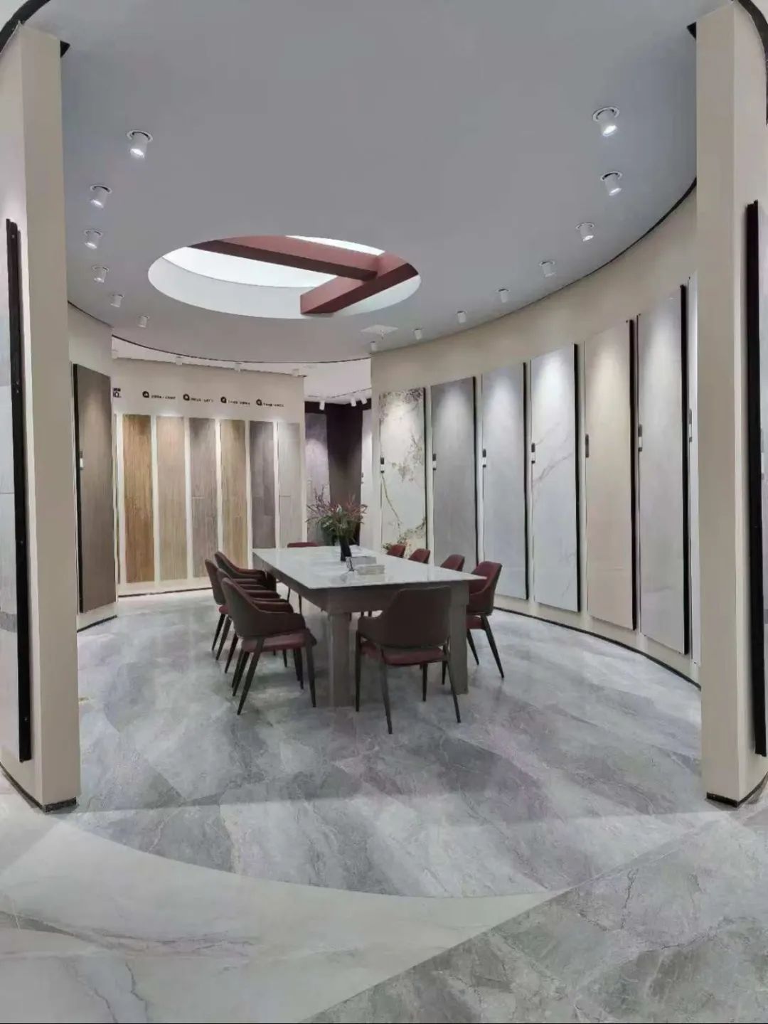 終端風采 | 強輝聊城旗艦店，沉浸式體驗現(xiàn)代高端設(shè)計美學(xué)(圖8)