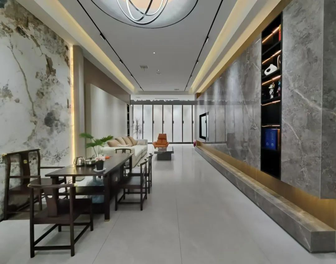 終端風采 | 強輝聊城旗艦店，沉浸式體驗現(xiàn)代高端設(shè)計美學(xué)(圖18)
