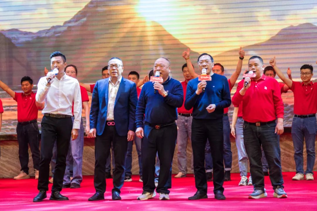 聚勢·創(chuàng)變·敢為 | 強(qiáng)輝集團(tuán)2025年迎新晚會圓滿結(jié)束，共繪未來新藍(lán)圖(圖20)