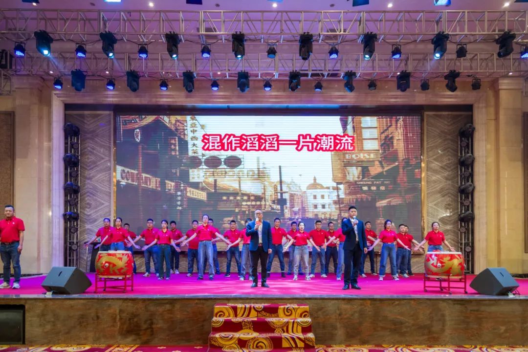 聚勢·創(chuàng)變·敢為 | 強(qiáng)輝集團(tuán)2025年迎新晚會圓滿結(jié)束，共繪未來新藍(lán)圖(圖22)